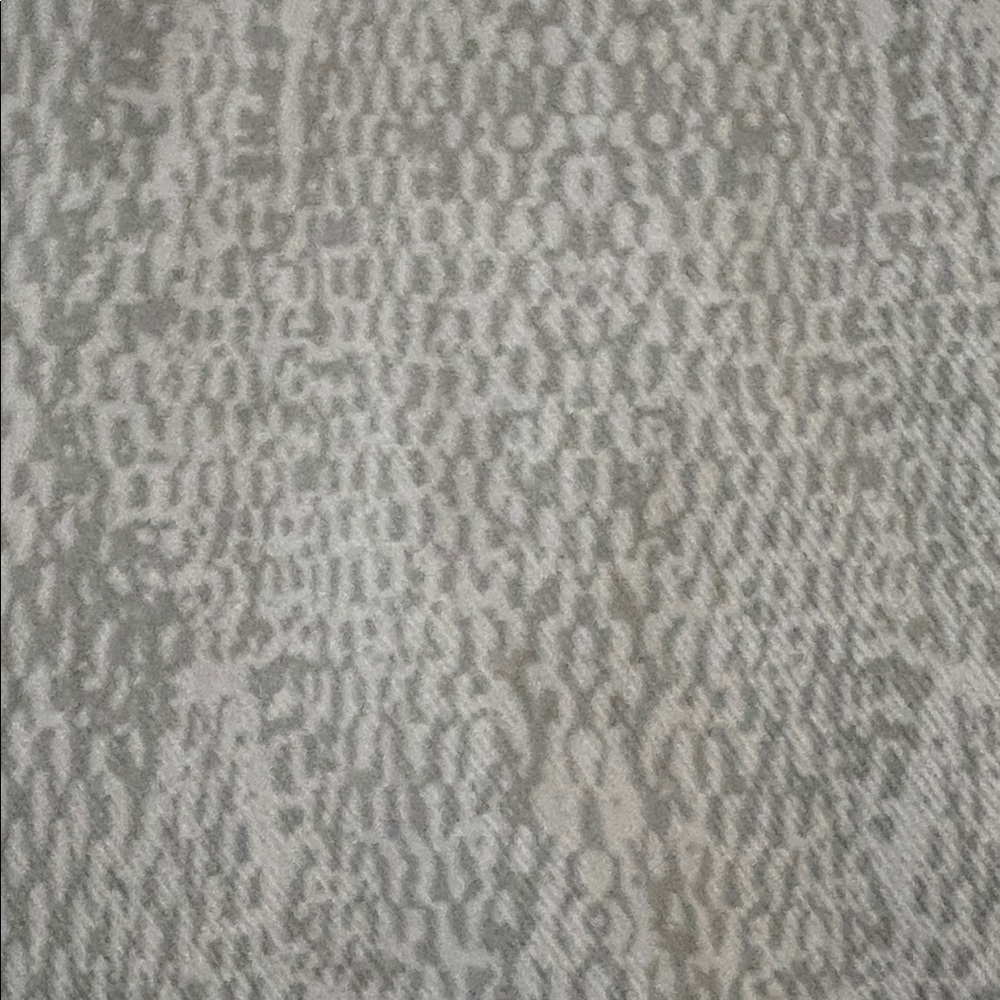 Spanx Gray And White Snakeskin Pattern Jeanish Le… - image 5